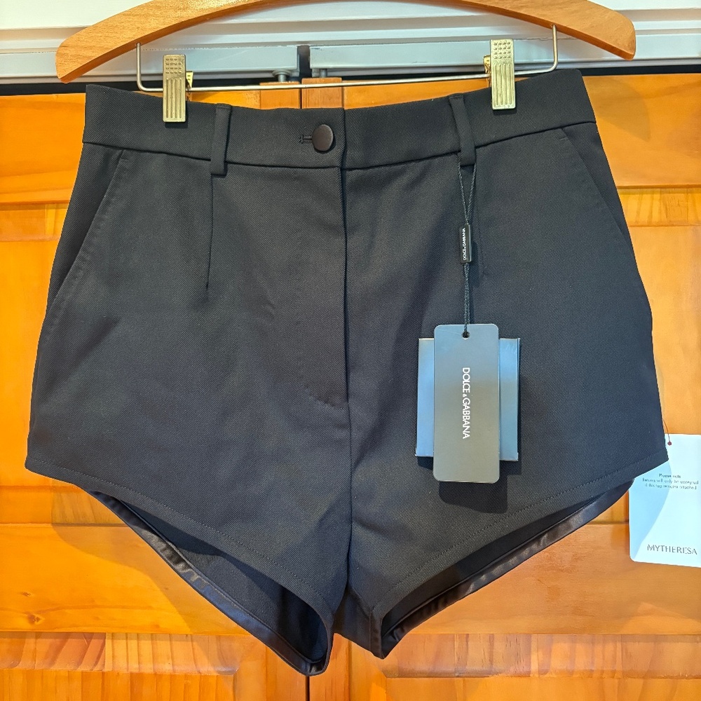 NWT Dolce & Gabbana Virgin Wool High Waisted Shorts Size 44 Black Made in Italy